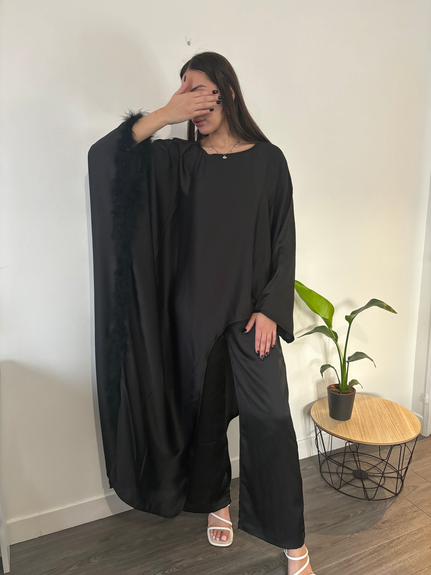 Ensemble asymétrique noir